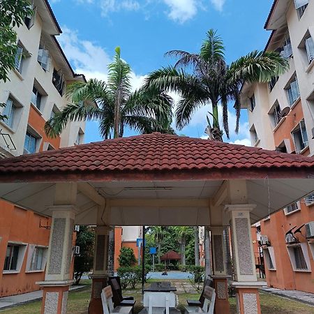M.Fr Homestay Pangsapuri Putra Damai Путраджая Екстер'єр фото