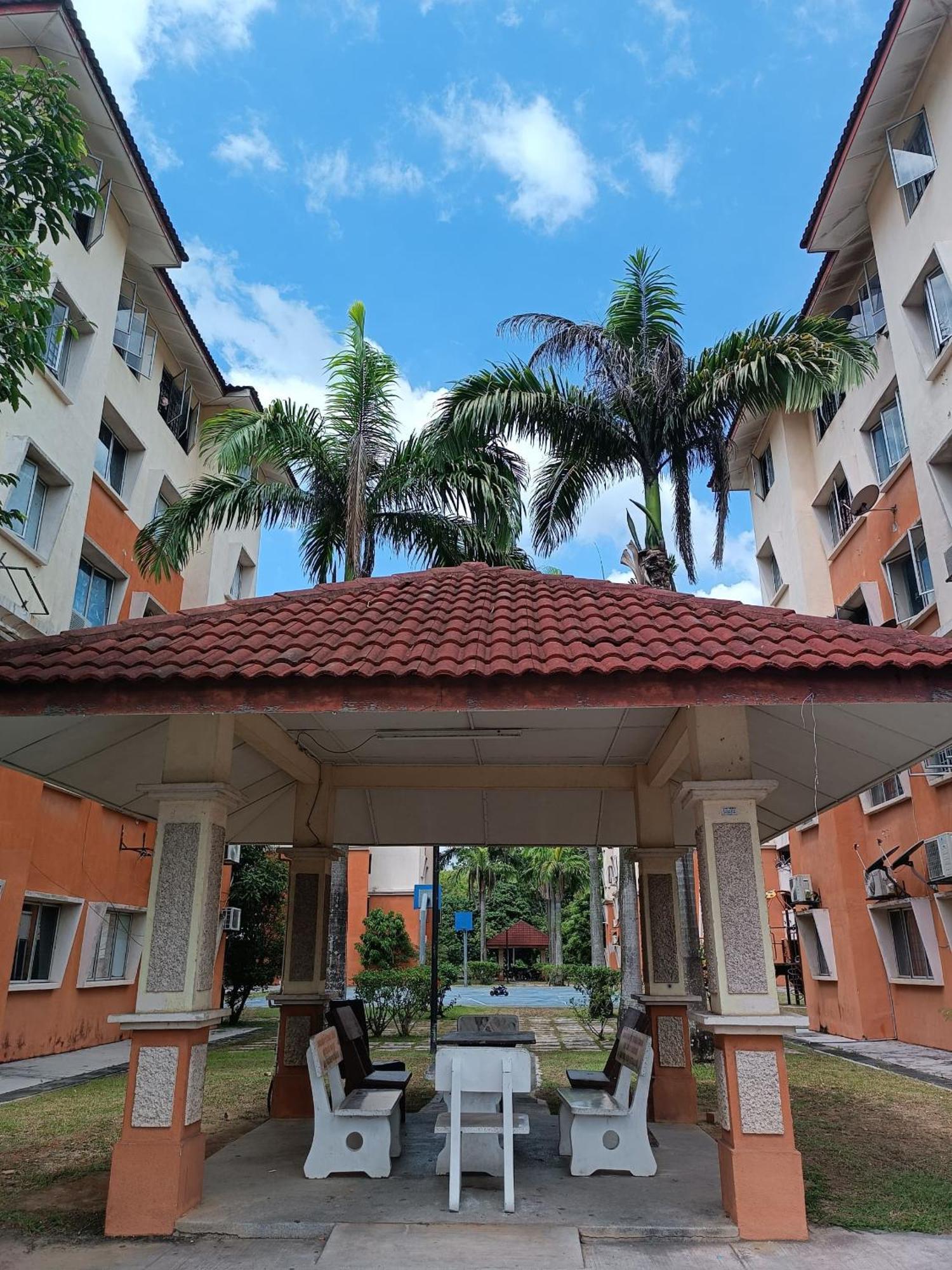 M.Fr Homestay Pangsapuri Putra Damai Путраджая Екстер'єр фото